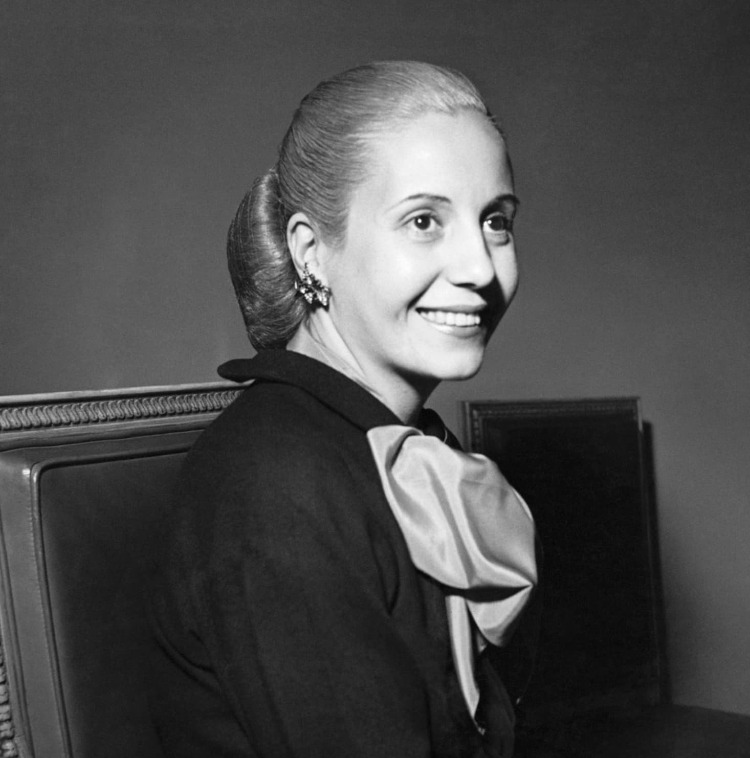 Years after Argentinian First Lady Eva Perón’s death, her late husband, former Argentinian President Juan Perón and his third wife kept her corpse on display near their dinner table. 